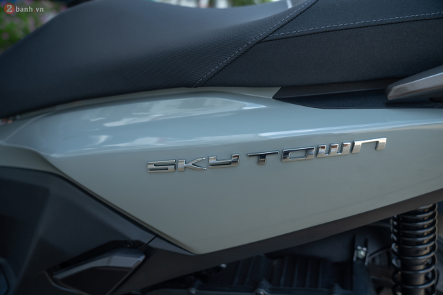 Kymco SkyTown 150 ra mat Viet Nam Xe ga 150cc gia 72 trieu dong trang bi vuot troi voi ABS va TCS