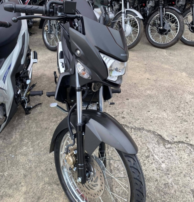 Hinh anh thuc te Honda RS125 Final Edition o dai ly Phien ban cuoi cung co gi dac biet - 5